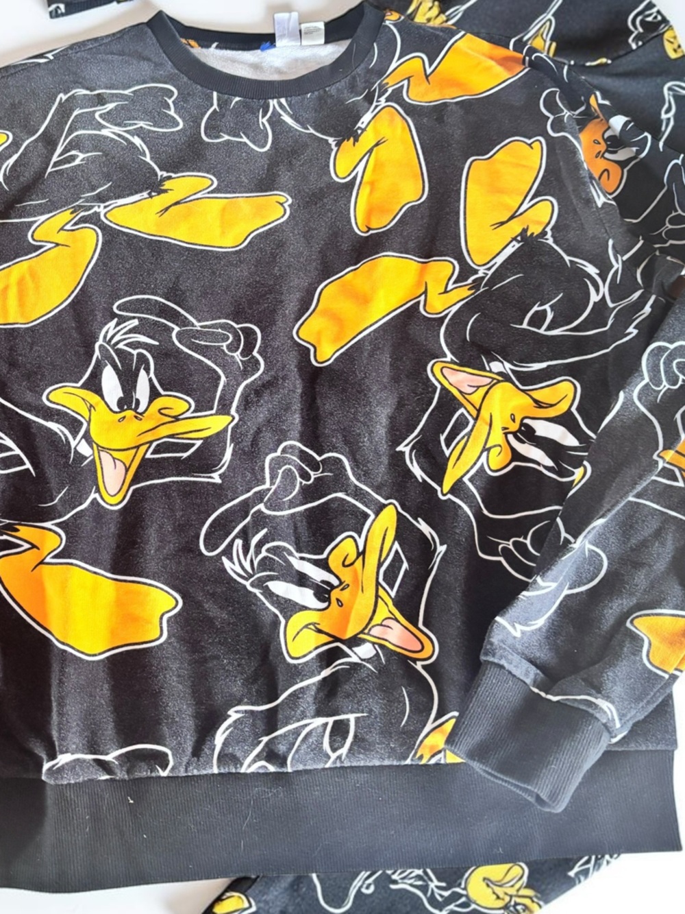 Daffy Duck Sweatshirt Looney Tunes Large Graphic Gift for Cartoon Fan
